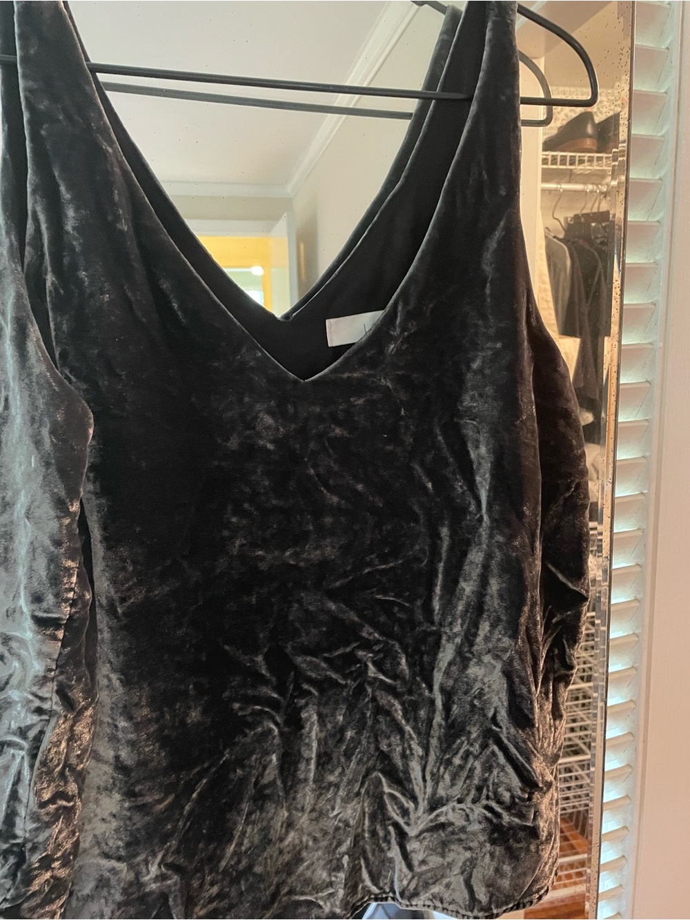 Sz M - Petite crushed Velvet V-Neck Tank Top - Black